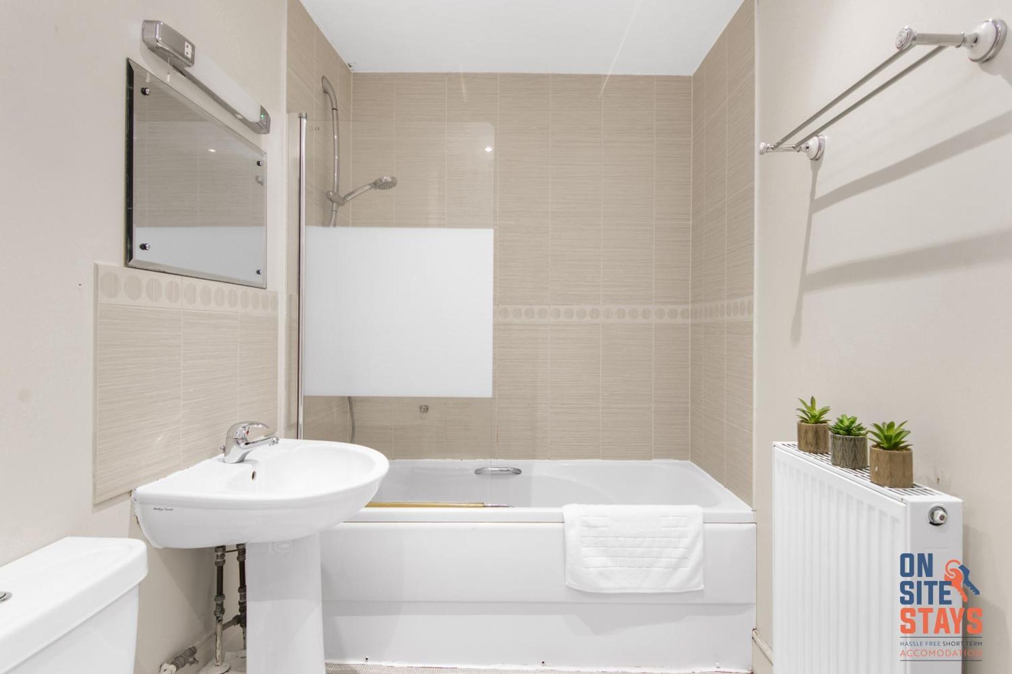 Onsitestays - Cosy 2-Bedroom Apartment With Free Parking, Wi-Fi & London Links Northfleet Exterior photo